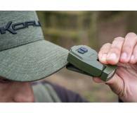 Linterna Korum con Clip para Gorra